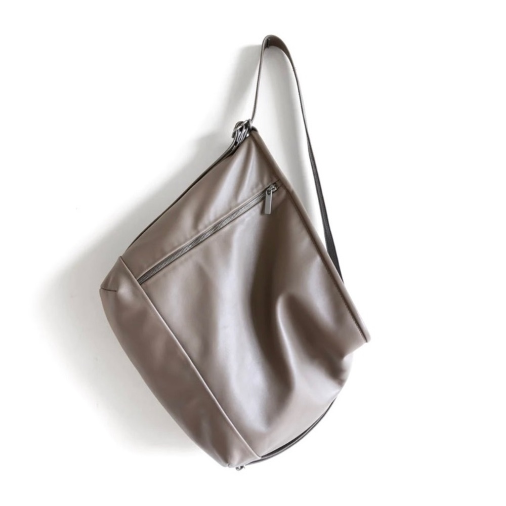 Rough and Tumble EW Vertical Zip Hobo